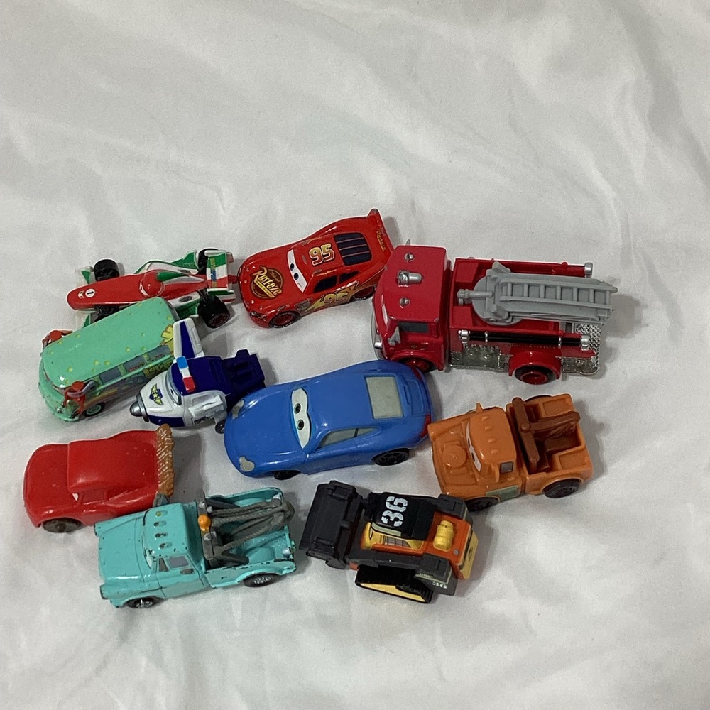 Disney Cars Movie Cars Lot lightning McQueen Mater Fillmore VW Francesco
Lot AA - Picture 4 of 8